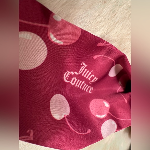 Juicy Couture Fuchsia Heart Crossbody Bag - Picture 7 of 8
